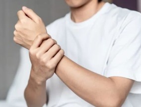 寿命长短，看手就能知道？寿命长的人，手上多有这5种表现