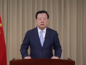夏宝龙：若以为向美国跪低求饶就能换来和平尊重发展，那是极其幼稚的