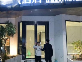 自己举报自己？男子装摄像头向媒体爆料，敲诈酒店8000元