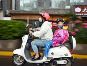 小孩放学太早无人接送，深圳市民的这条留言触动了谁？