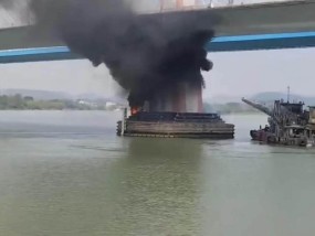 江门一高速大桥桥墩起火明火已扑灭无人受伤桥梁无损 